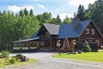 Landhaus in Plunges Bereich. Hot Tub, Badewanne, Bankettsaal