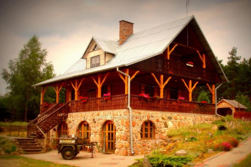 Unterhaltung und Erholungszentrum in der Nähe des Sees Seivis in Polen Šilainė