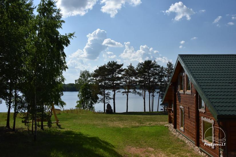 Wieś domostwa na brzegu jeziora Vencavas - 1