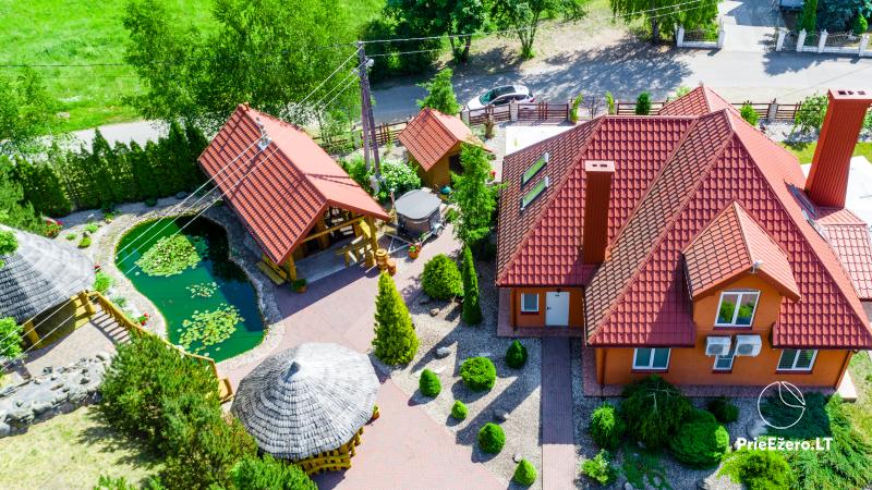 Landschaft Gehöft auf Tytuva Flussufer