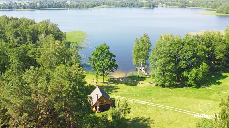 Wieś zagroda w rejonie Moletai na Litwie, w pobliżu jeziora Duriai