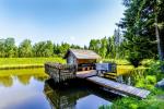 Miško rojus - hut over water