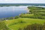 Gehöft durch den See Avilys in Zarasai-Bezirk, Litauen
