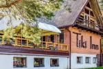 Dom wakacyjny Tiki Inn w Palūšė nad brzegiem jeziora