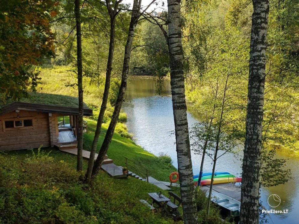 Gospodarstwo wiejskie w pobliżu rzeki na Litwie - 1