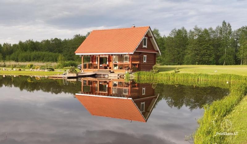 Countryside homestead with sauna on the shore of the lake
