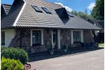 Dom do wynajęcia nad jeziorem Plateliai: sauna, zewnętrzne duże jacuzzi, huśtawka, boisko do koszykówki