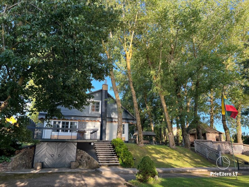 Fazenda in Moletai bezirk, durch den see Alausas