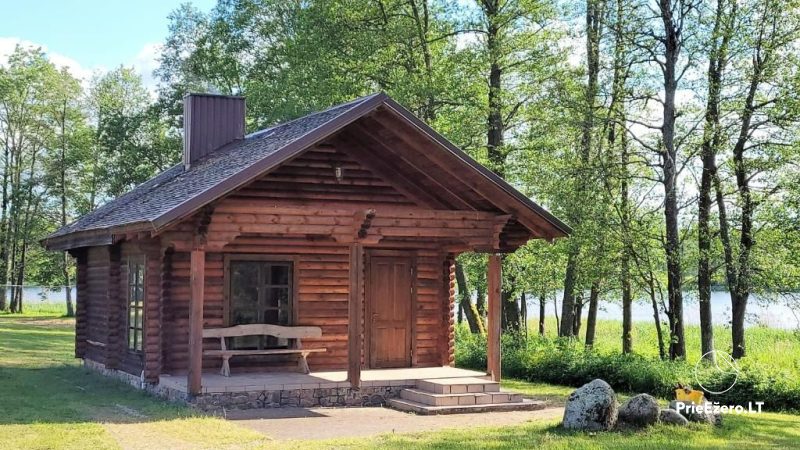Усадьба «Паштис»: бревенчатые домики у озера, бани, купель, конференц-центр