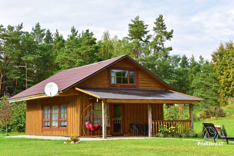 Holiday cottages in homestead Prie Observatorijas 150 m to the lake in Moletai district
