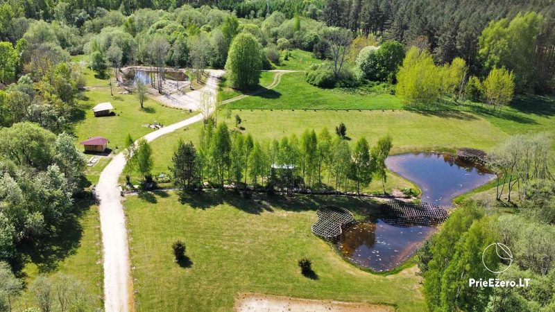 Kemping nad brzegiem rzeki w Sventoji, okręg Kłajpeda