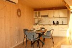 Sunset Hill Houses - размещение в небольших домиках возле озера - 4