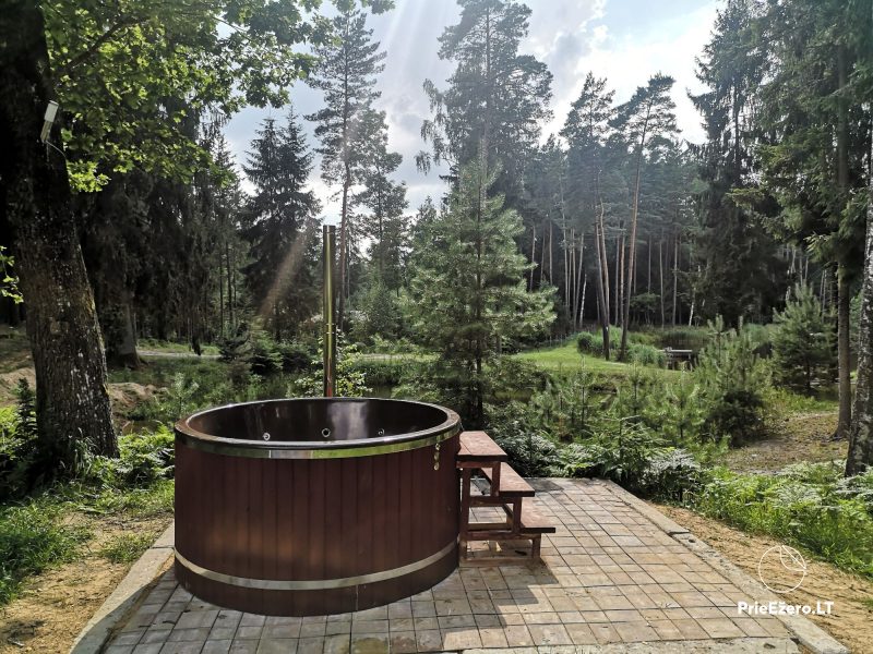 Landgut am Seeufer – mit Sauna und Whirlpool, umgeben von einem wunderschönen Wald!