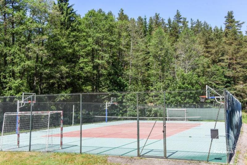 Tennis court in Homestead near the lake Plateliai Saules slenis