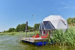 Ferienhütten am Wasser: eine hölzerne Fischerhütte, eine Kuppel für romantische Ferien - 1