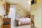 Double room with two single beds, balcony and private bathroom - 4
