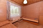 Домик  с 10 человек , 5 спальнями и террасой. Цена за сутки за коттедж 130–200 €. - 5