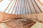 Indianerzelt - Tipi. Bietet Platz für bis zu 30 Personen - 2